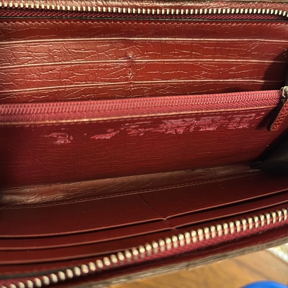 Gucci Beige Monogram Long Zipper bifold wallet in good condition - Picture 10 of 16